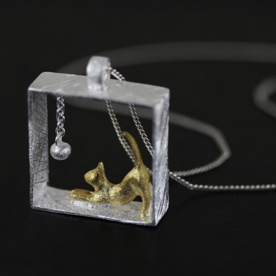 Fashion Cat Playing Ball 925 Sterling Silver Pendant - Click Image to Close